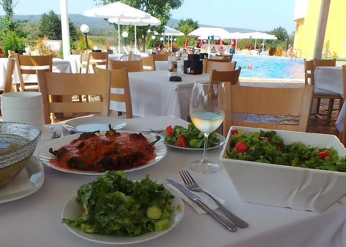 Family Orios מלון 3*