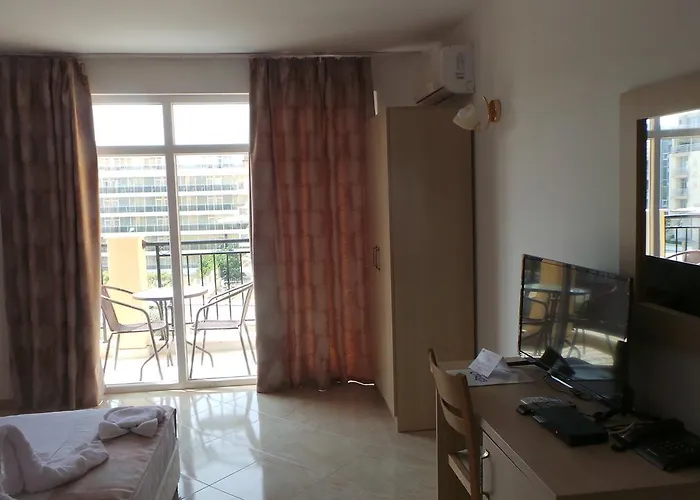 Family Orios מלון 3*