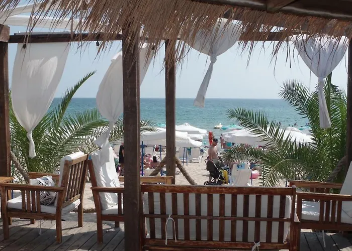 Family Orios מלון 3*