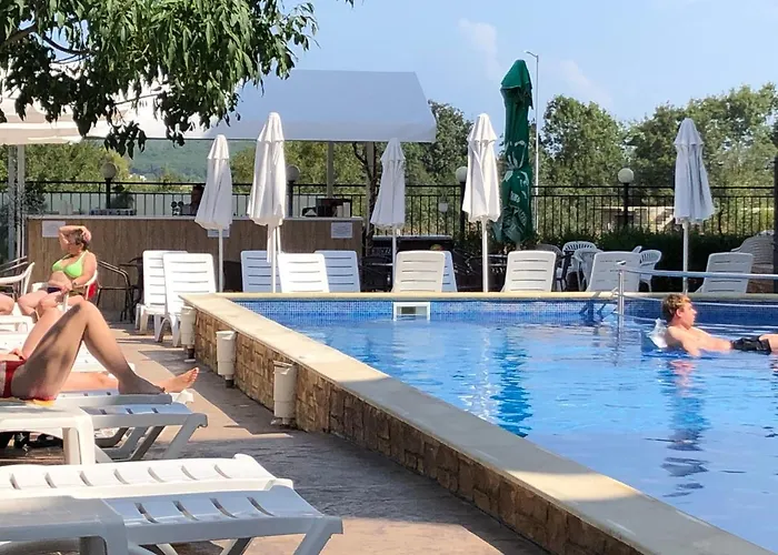 מלון Family Orios 3*